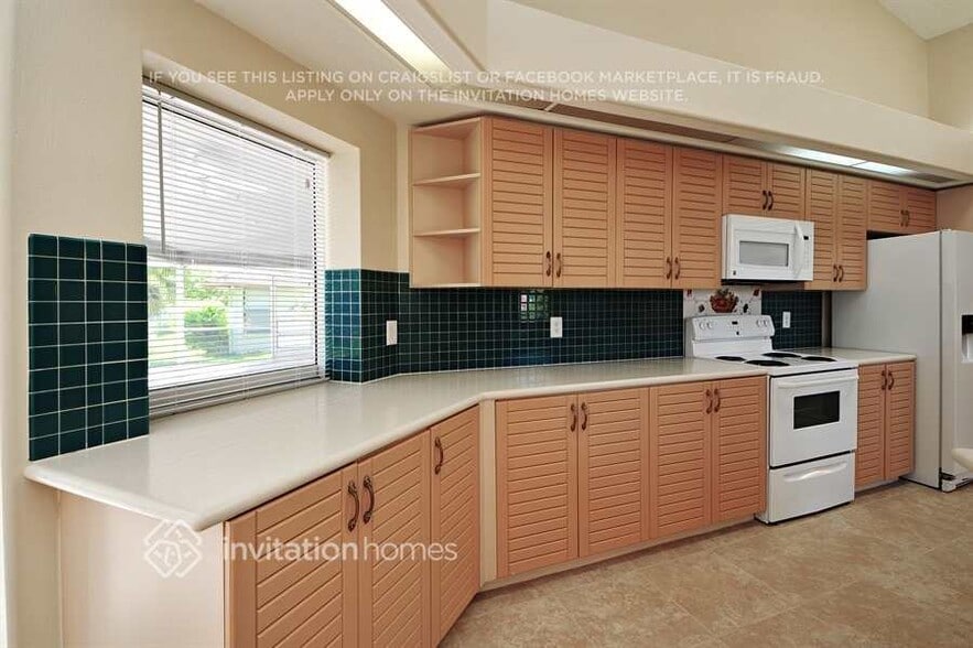 Building Photo - 437 Waterford Cir E