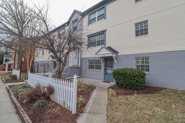 Exterior patio - 4411 Romlon St