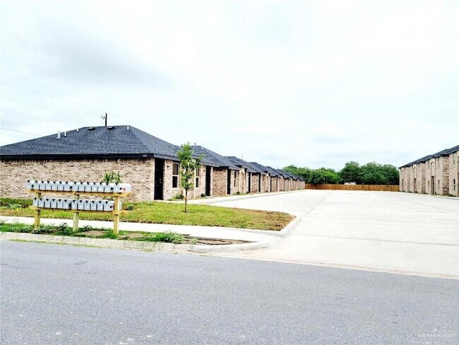 Building Photo - 1105 W Kennedy St