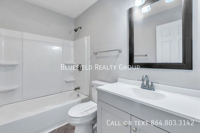 Building Photo - 250 Elm St
