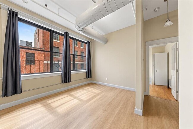 Building Photo - 62 Orange St