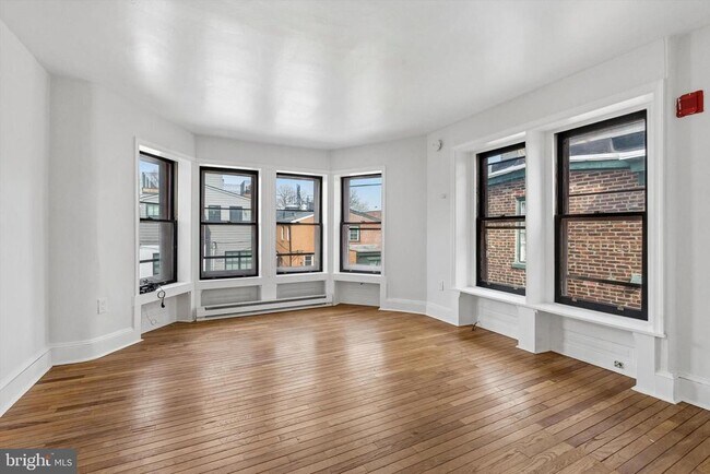 Building Photo - 2105 Green St