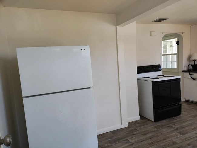 Building Photo - Adorable 2 Bedroom 1 Bath House With A Large Bonus Room