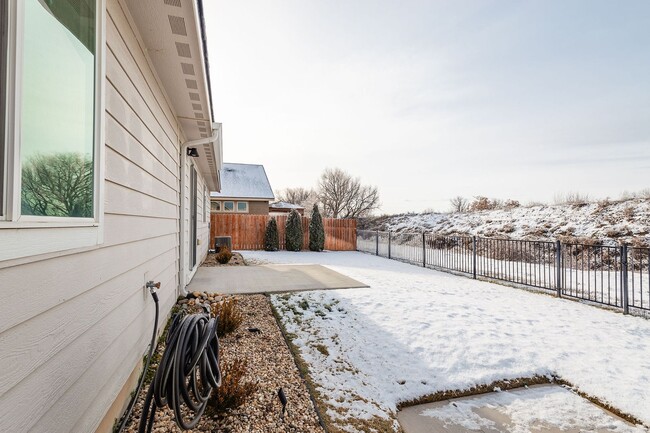 Building Photo - 3 bed 2 bath home