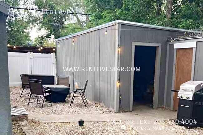 Building Photo - 744 1/2 N 11th Ave-