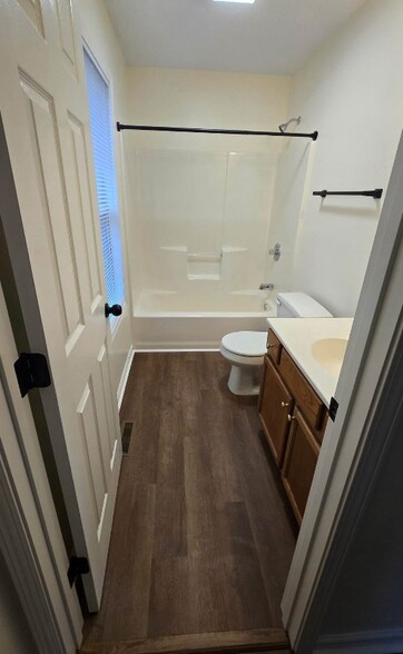 Building Photo - 120 Meadowlark
