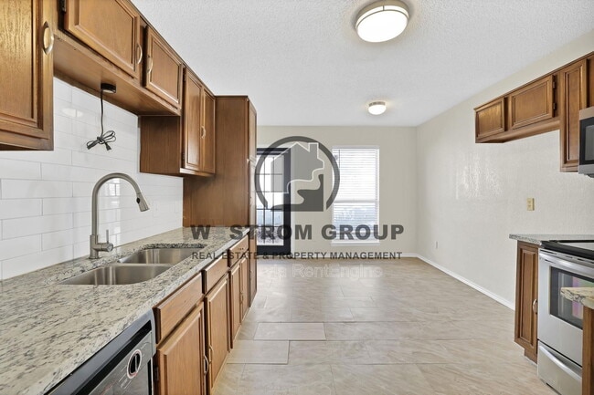 Building Photo - 1115 Stone Creek Dr