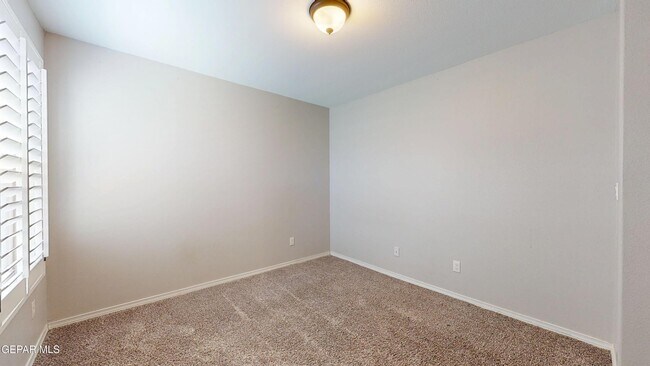 Building Photo - 13648 Samlesbury Ave