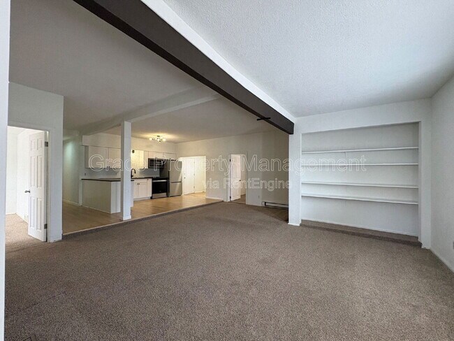 Building Photo - 635 Cedar St