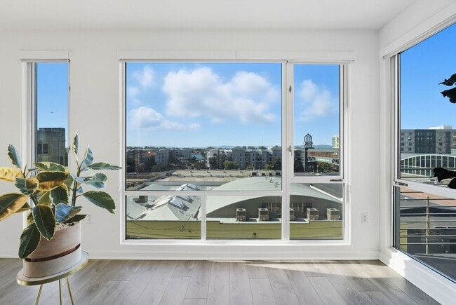 Building Photo - 200 2nd St