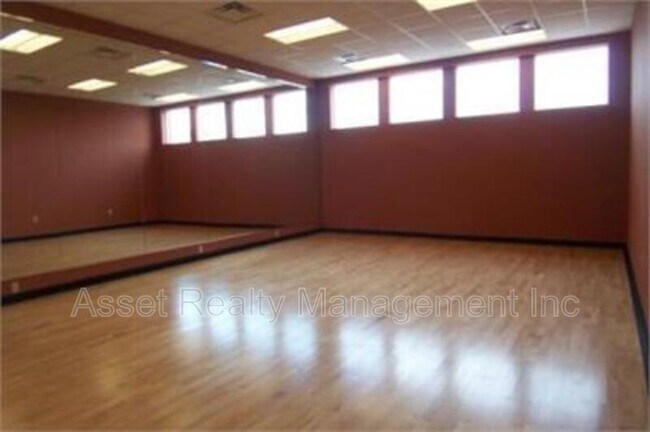 Building Photo - 509 Broadberry Ave