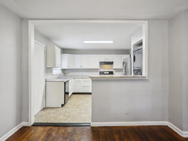 Building Photo - 3 Bedroom Duplex in Decatur