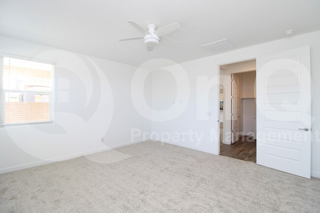 Building Photo - 3303 S Piedra Cir