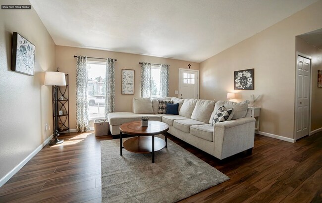 Building Photo - Single Family Home | 3 Bed 3 Bath /w walko...