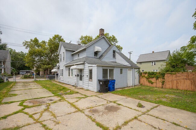 Building Photo - 3295 W 46th St