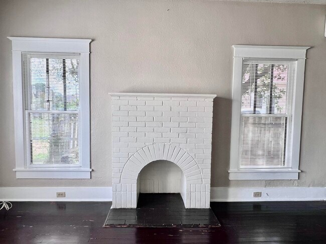 Building Photo - 2016 Rosario St