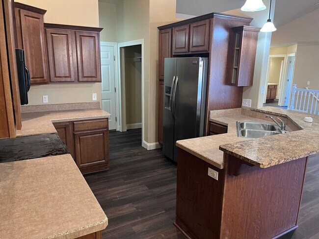 Building Photo - Gorgeous West End 4 bed Home!