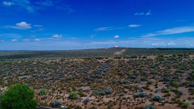 Building Photo - Prominent 3 Bedroom, 2 Bath Single Story Home In Rio Rancho!