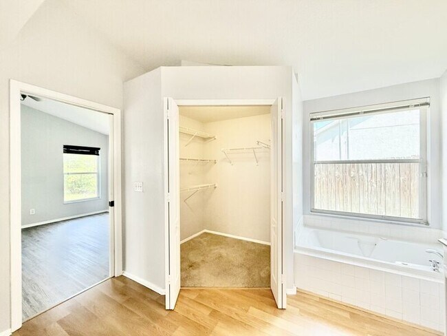 Building Photo - 4768 Ridgemoor Cir