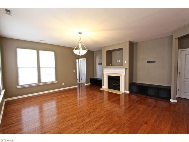 Building Photo - 4 Bedroom, 3 Bath Home for Rent in Kinderton