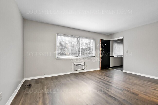 Building Photo - 2423 Lindsay Ave