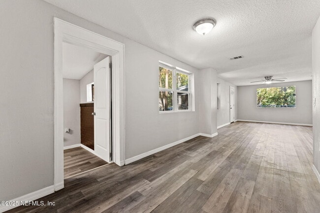 Building Photo - 4044 Hunter Cir