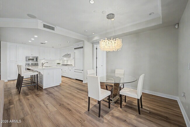 Building Photo - 7175 E Camelback Rd