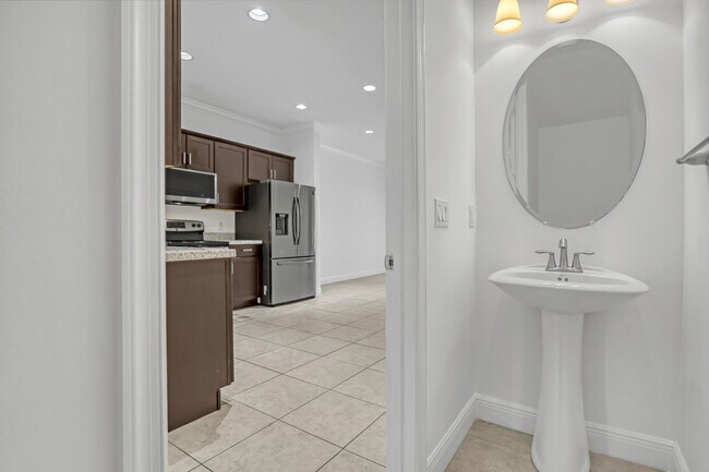 Building Photo - 8332 Cocoplum Sound Ln