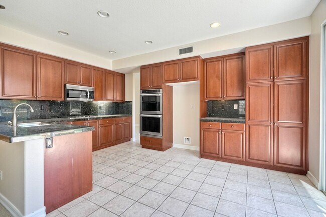 Building Photo - 4Bed/3Bath Carlsbad Home with Office  & Lo...