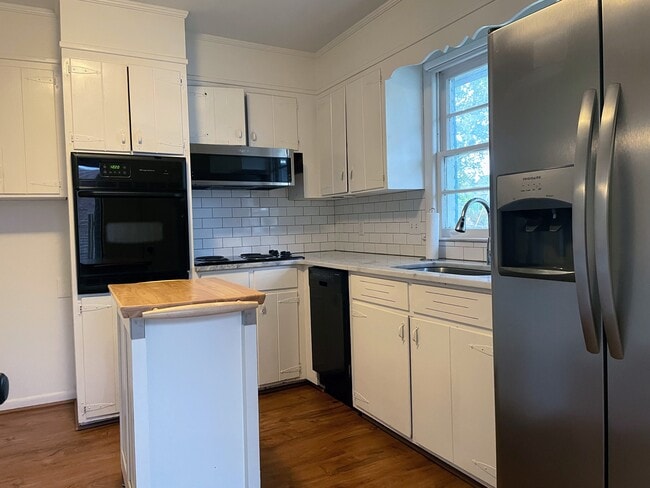 Building Photo - 601 N 5th St