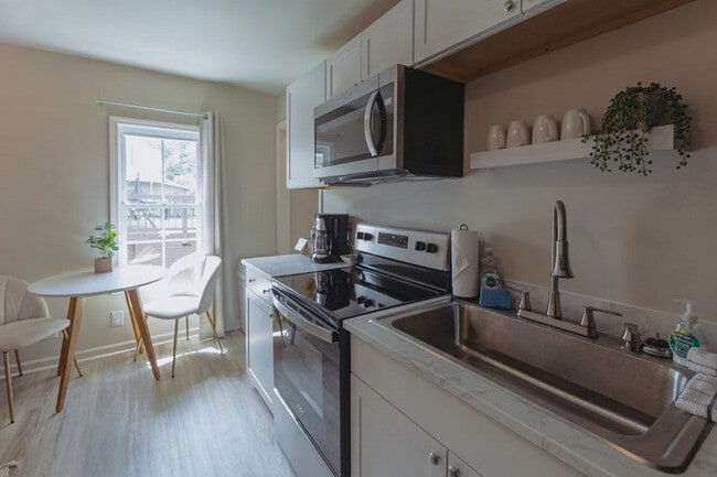 Building Photo - 308 Lamont St