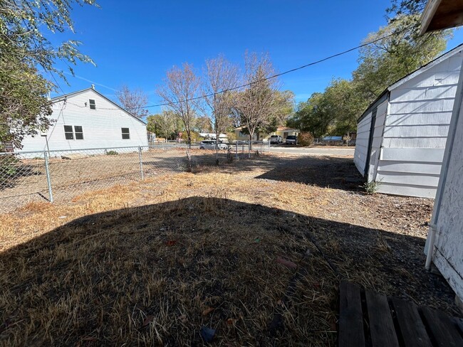 Building Photo - 4 Bedroom 1 Bath House with Detached Garag...