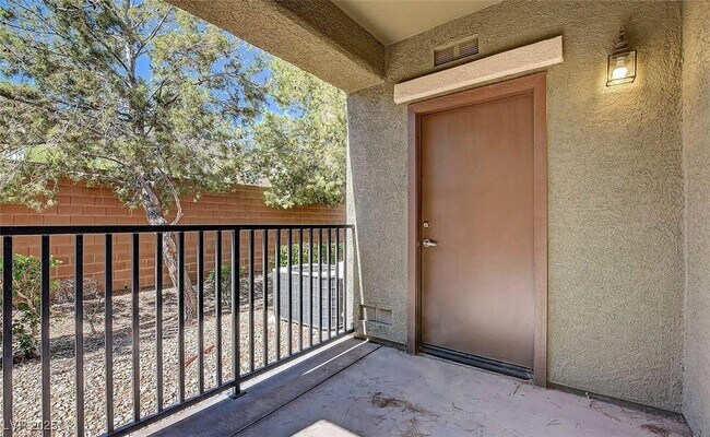 Building Photo - 6868 Sky Pointe Dr