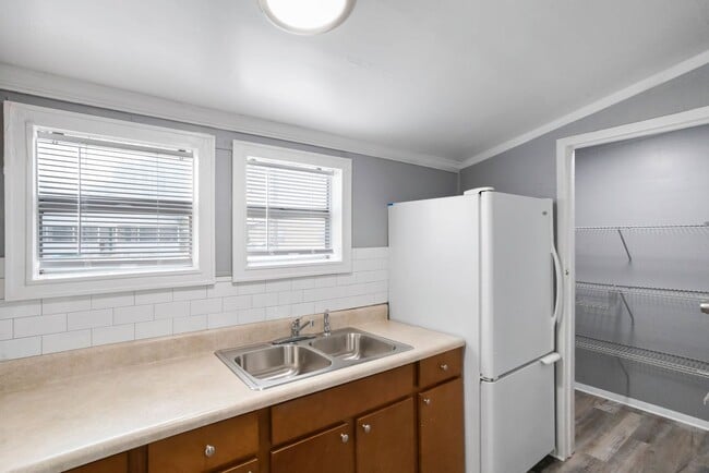 Building Photo - 3/2 NEWLY  ****MOVE IN READY**** Apply Tod...