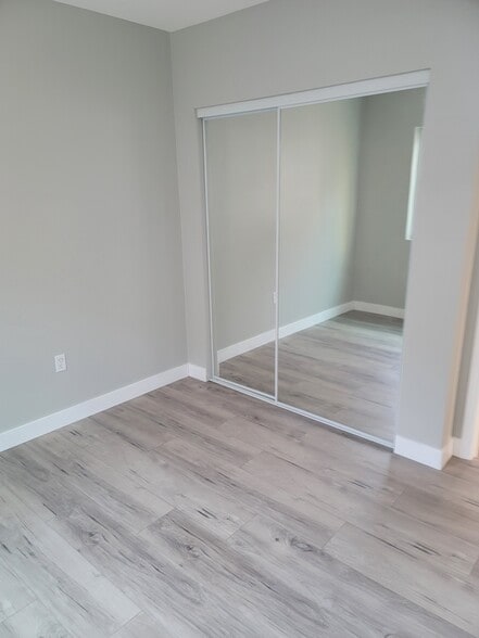 Building Photo - 5544 Tampa Ave