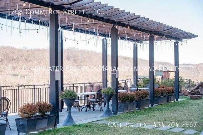 Building Photo - 1208 Commerce St