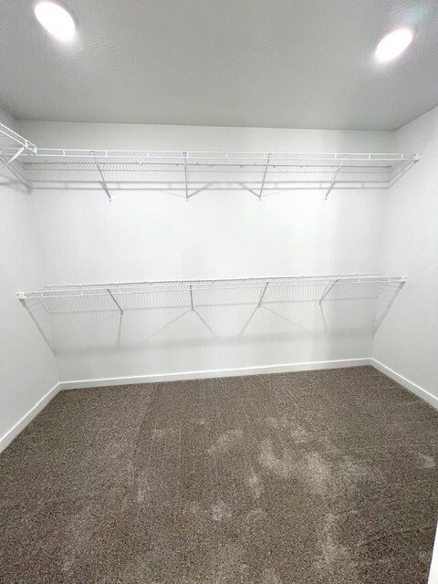 Walk-In Closet - 478 Lennox Blvd