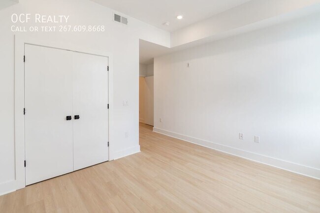 Building Photo - 4408 Lancaster Ave