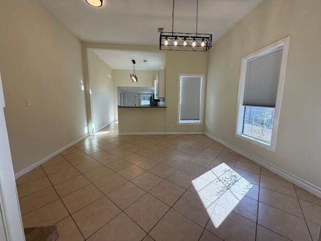 Building Photo - Pensacola - East Hill- 3 bedroom, 2 bathroom
