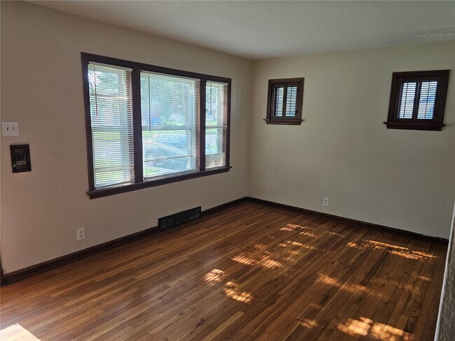 Building Photo - 1636 Quendo Ave