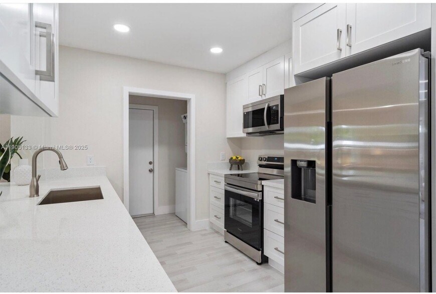 Building Photo - 4220 SW 21st St