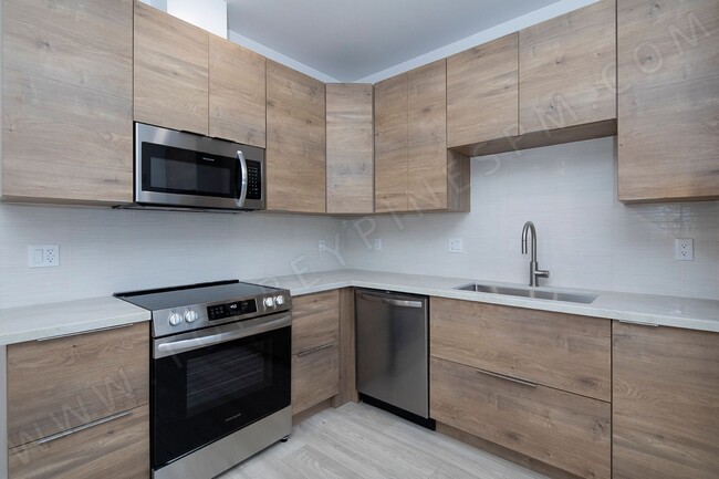 Building Photo - *OPEN HOUSE: 5/3 1:30-4:00PM* 2 Br in Clai...