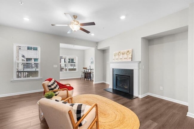 Building Photo - 324 Commons Ave