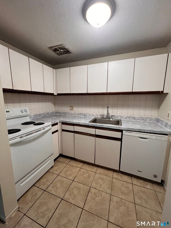 Building Photo - 131 Burgundy Hill Ln