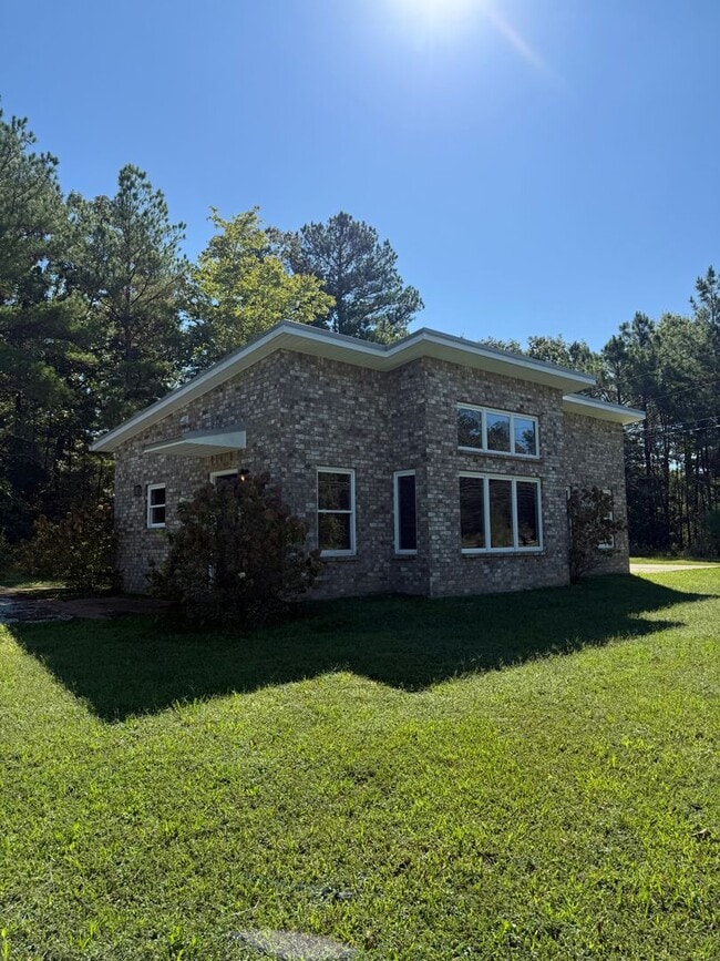 Primary Photo - A Rare Find- One Bedroom House