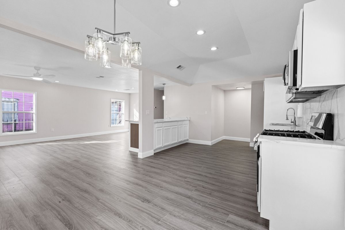 Building Photo - 2435 Sharon St