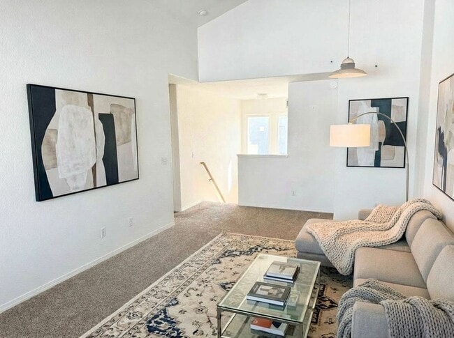 Building Photo - AVAILABLE JUNE!~ BEAUTIFUL & SPACIOUS 3BD/2BA TOWNHOUSE IN CROWN POINT - $4,895/MO!