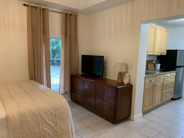 Building Photo - 1144 NW 7th Ave