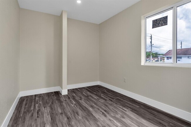 Building Photo - 2451 NW 21st St