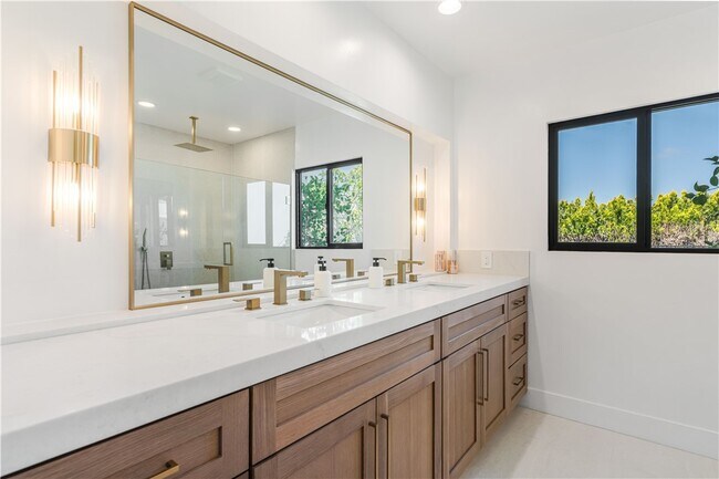 Building Photo - 2155 Hercules Dr